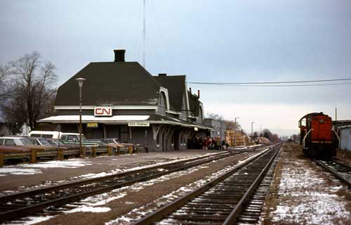 Chatham CN VIA Station